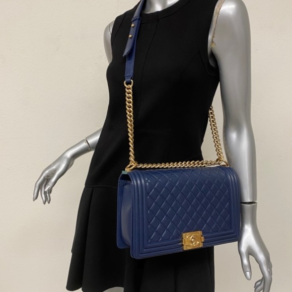 Chanel New Medium Boy Bag Navy Quilted Calfskin - Picture 3 of 8